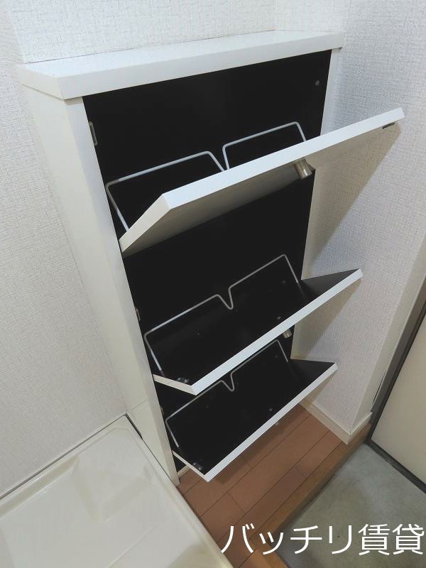 玄関　同型タイプの為、現状を優先致します。