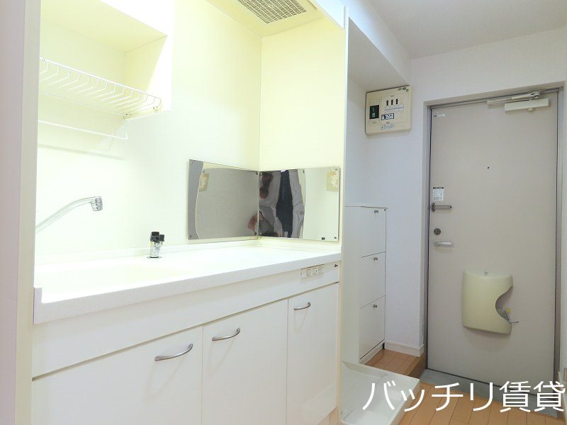 キッチン　同型タイプの為、現状を優先致します。