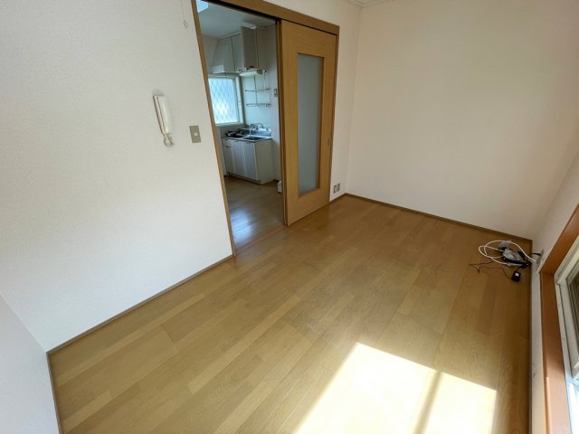 居室・リビング　洋室6帖。エアコン付き！