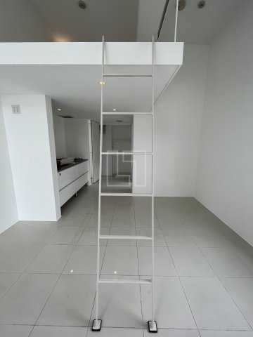 その他　是空難波西　階段