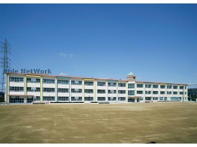 小学校　名古屋市立吉根小学校（小学校）まで692m