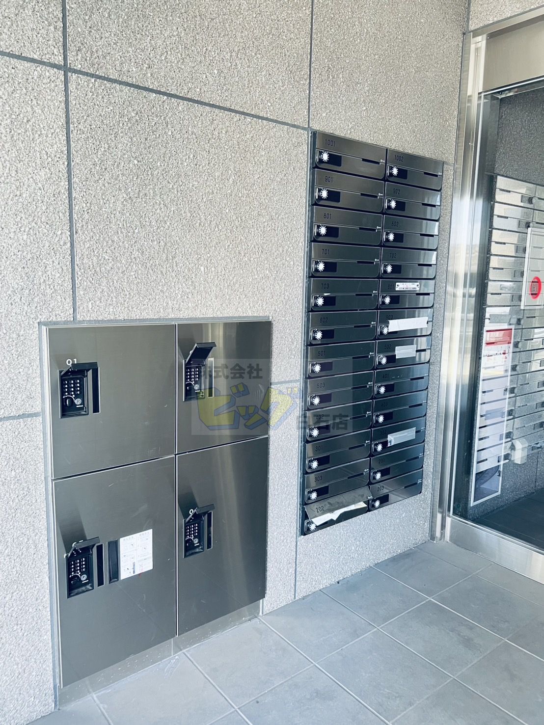 エントランス　留守中も荷物が受け取れて便利な宅配ＢＯＸ完備しています♪