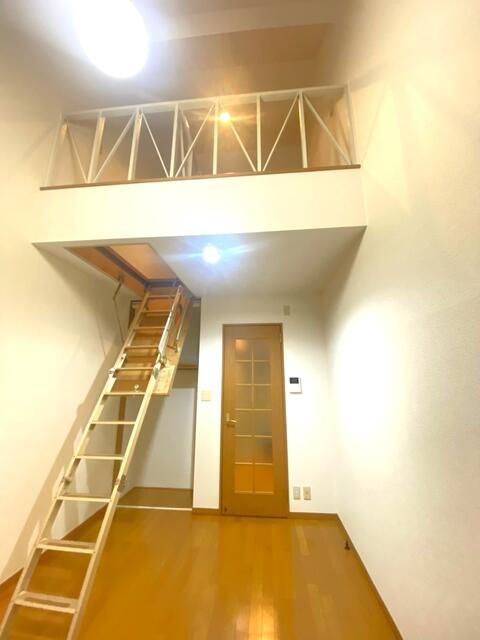 居室・リビング　明るい洋室です