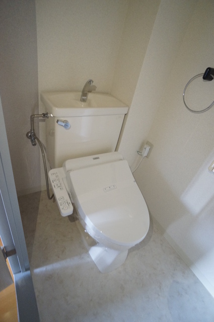 トイレ　参考写真（同建物別部屋のものです）