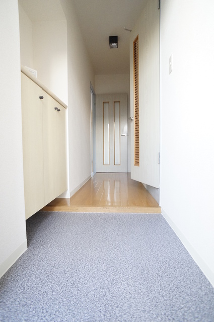 玄関　参考写真（同建物別部屋のものです）