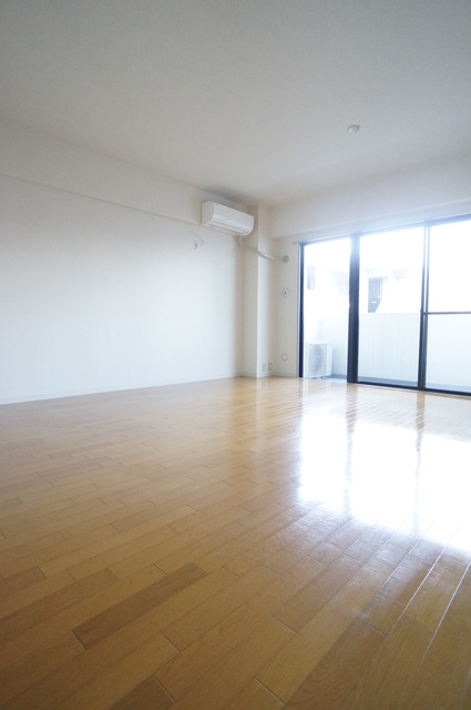 居室・リビング　参考写真（同建物別部屋のものです）