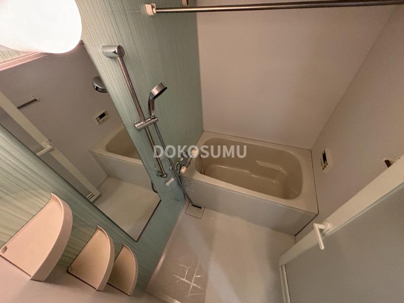 バス・シャワールーム　一日の疲れをやさしく癒やす、清潔感あふれるリラックスバス。