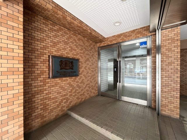 エントランス　落ち着いたエントランスです