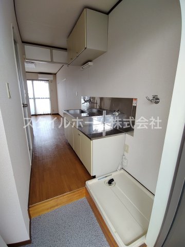 玄関　別部屋写真です。