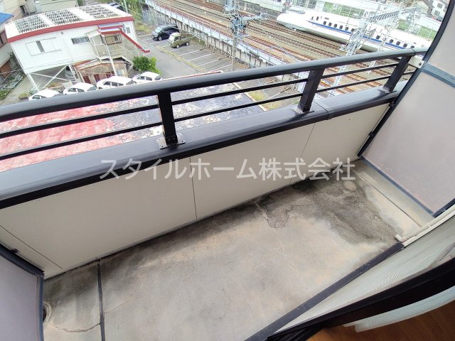 バルコニー　別部屋写真です。