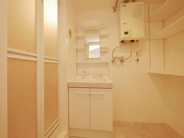 洗面設備　シャワードレッサー付きです！