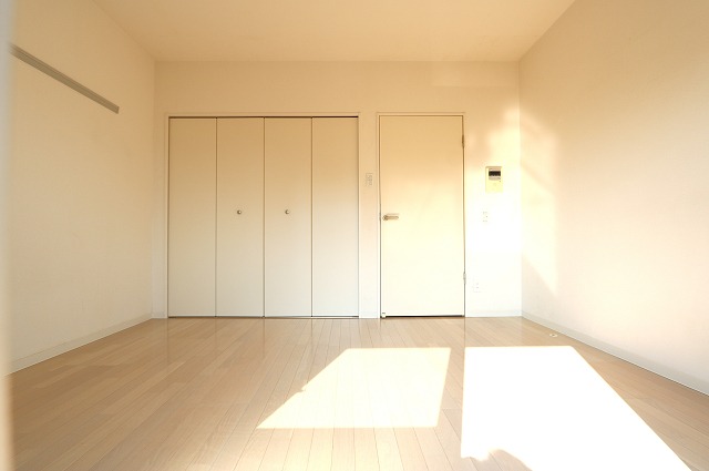 居室・リビング　白基調の綺麗なリビングです