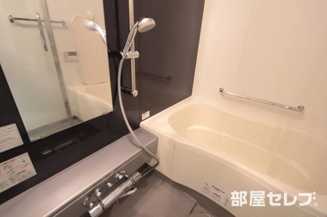 バス・シャワールーム　ゆったりバスルームです