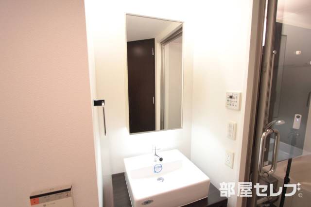 洗面設備　毎朝の支度も楽々