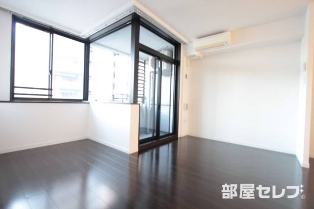 居室・リビング　１３．３帖の洋間です