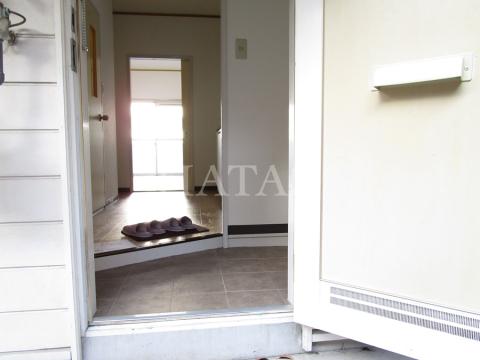 玄関　同物件別部屋です。
