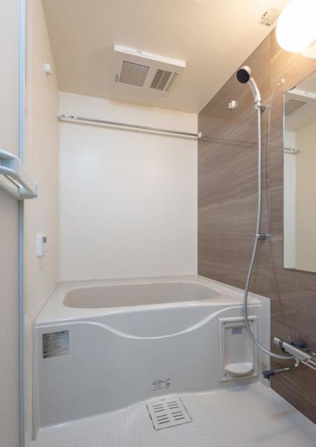 バス・シャワールーム　【浴室】反転等の可能性有り。現況を優先いたします。