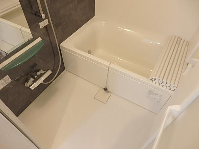 バス・シャワールーム　別号室の画像です。ご参考下さい。