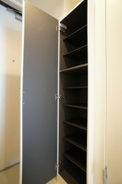 玄関　「トールタイプのシューズボックス」