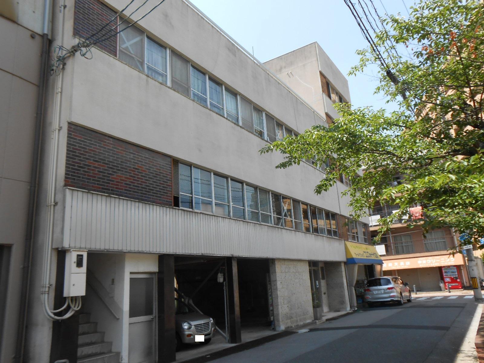 建物外観　１９６８年築　上本組ビル