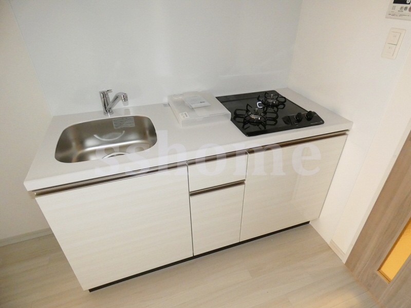 キッチン　白く清潔感のあるキッチン