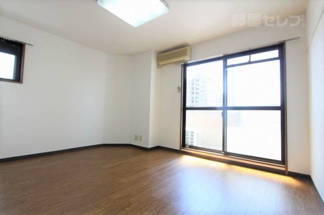 居室・リビング　南向きの洋室