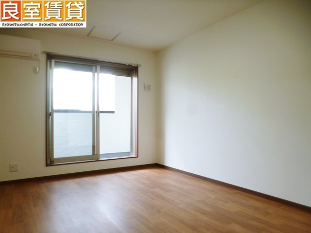 居室・リビング　掲載の内装写真は同型タイプの別のお部屋の写真です（現状優先）