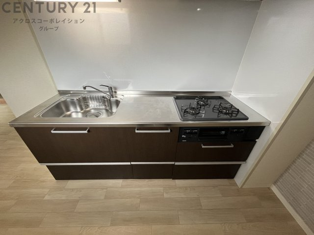 キッチン　収納も豊富なシステムキッチンです♪