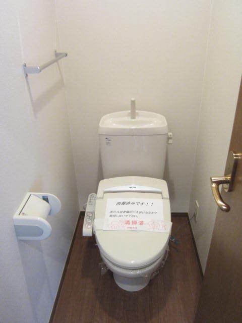 トイレ　温水洗浄便座