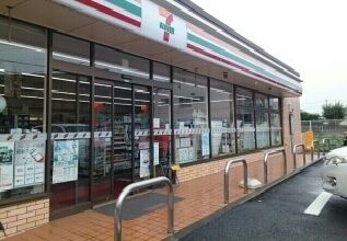 コンビニ　セブンイレブン（コンビニ）まで590m