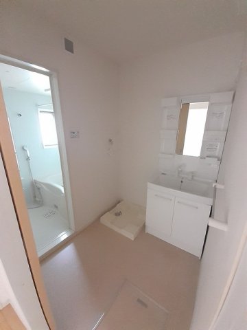 洗面設備　コンパクトで使いやすい洗面所