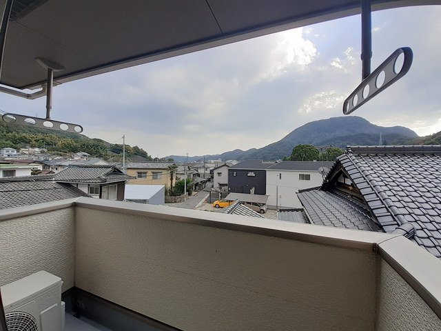 バルコニー　陽当たり良好なバルコニーです