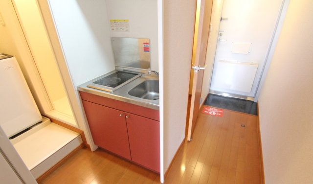 キッチン　コンパクトなキッチンで掃除もラクラク