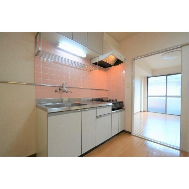 キッチン　2口ガスコンロは残置です。引っ越してすぐにお料理可能。