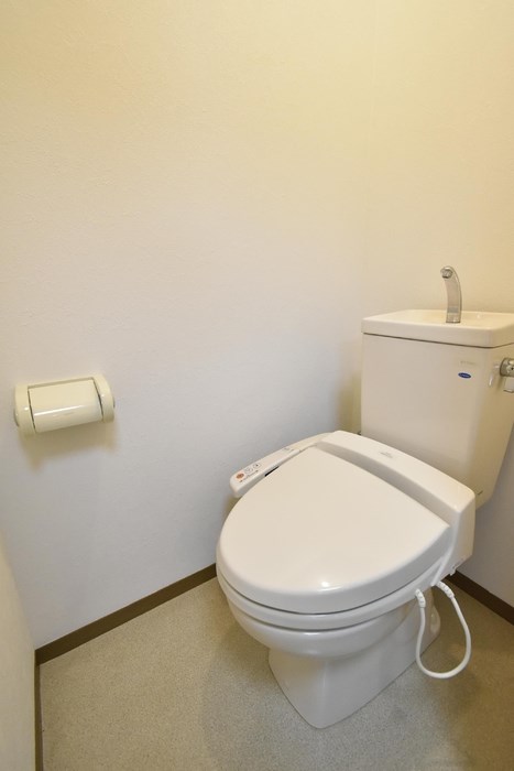 トイレ　温水洗浄暖房便座付きトイレ