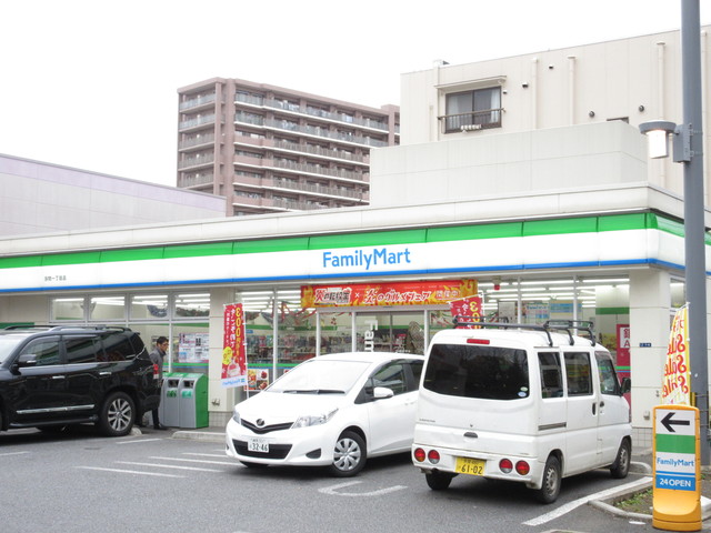 コンビニ　ファミリーマート浮間一丁目店（コンビニ）まで317m