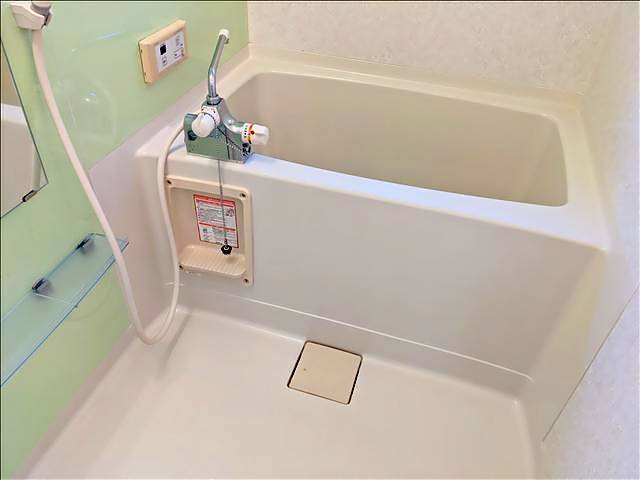 バス・シャワールーム　清潔感のある浴室