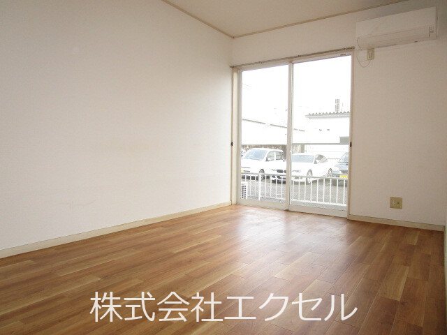 居室・リビング　陽当たり良好です。