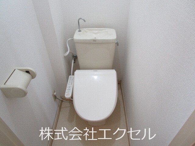 トイレ　温水洗浄便座付きのトイレ