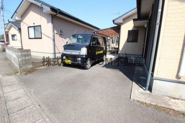 駐車場　駐車場に車を止められます