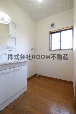洗面設備　脱衣スペースもあります