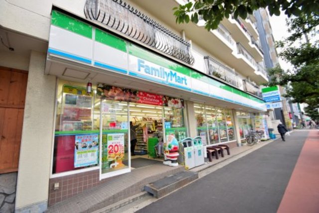 コンビニ　ファミリーマート阪南町二丁目店（コンビニ）まで377m