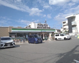 コンビニ　ファミリーマート 吹田江坂五丁目店（コンビニ）まで209m