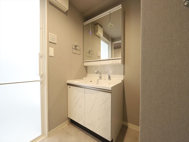 洗面設備　脱衣所　独立洗面化粧台