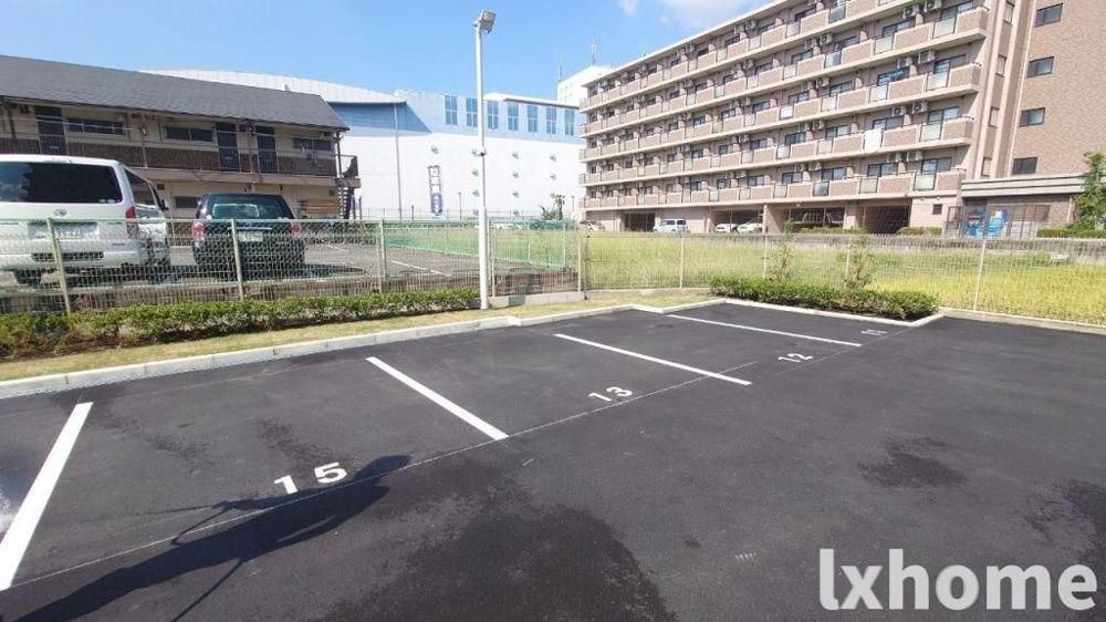 駐車場　駐車場に車を止められます