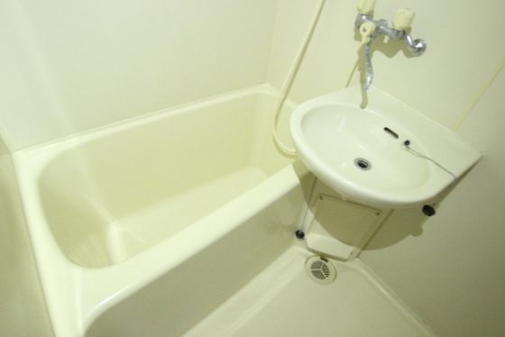 バス・シャワールーム　他部屋の写真を使用しております。