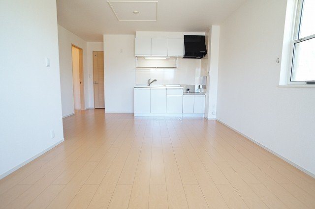 居室・リビング　こちらの居間で趣味の時間をお楽しみください