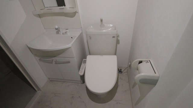 トイレ　同物件別号室のものです。