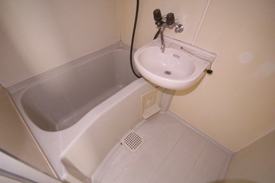 バス・シャワールーム　※別部屋の写真です