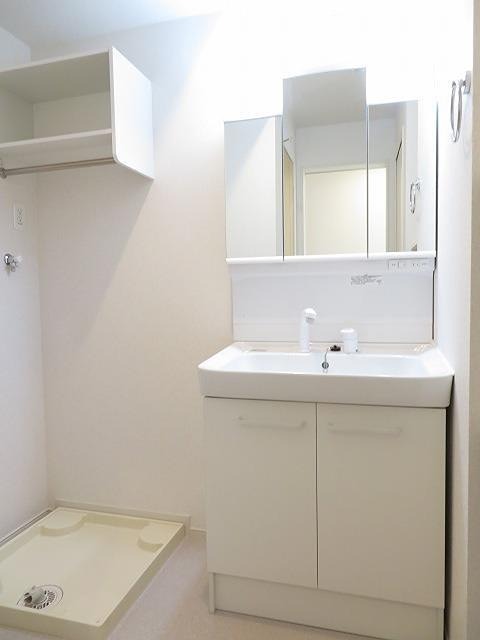 洗面設備　独立洗面台です